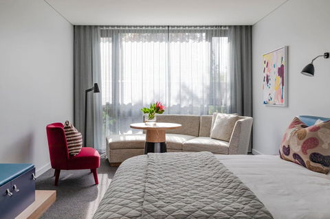 Byng Street Boutique Hotel - Flights 13