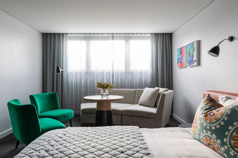 Byng Street Boutique Hotel - Flights 9