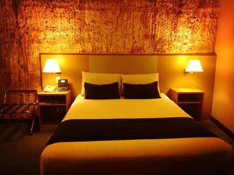 Desert Cave Hotel - Flights 38