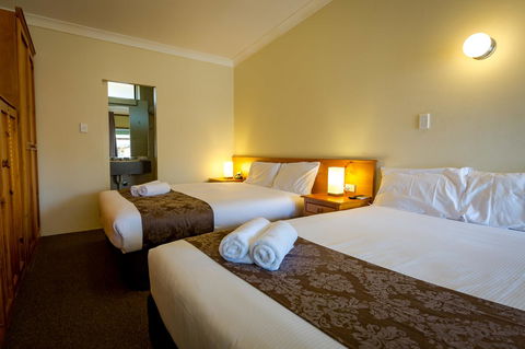 Abcot Inn - Flights 18