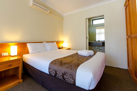 Abcot Inn - Flights 19