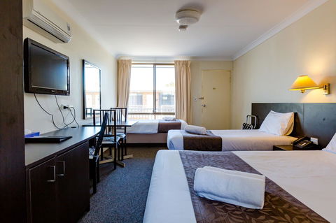 Abcot Inn - Flights 7