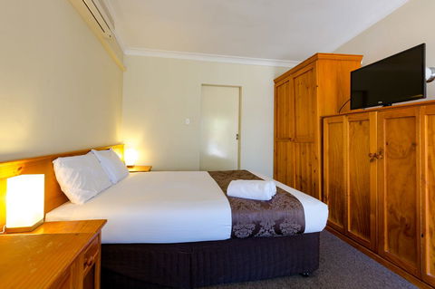 Abcot Inn - Flights 20
