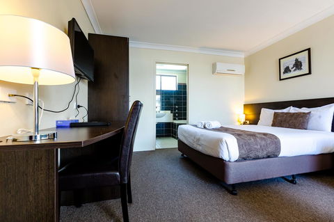 Abcot Inn - Flights 13