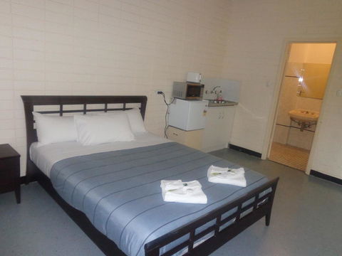 Adelaide Backpackers And Travellers Inn - Flights 23