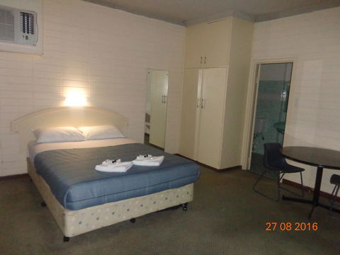Adelaide Backpackers And Travellers Inn - Flights 22