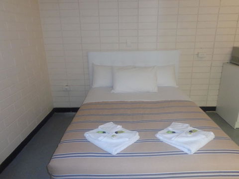 Adelaide Backpackers And Travellers Inn - Flights 29