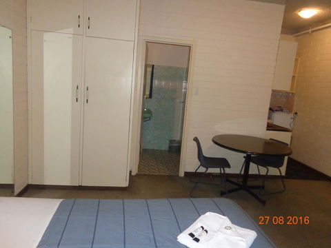 Adelaide Backpackers And Travellers Inn - Flights 21