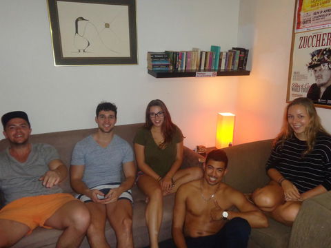 Adelaide Backpackers And Travellers Inn - Flights 13