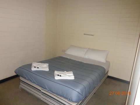 Adelaide Backpackers And Travellers Inn - Flights 42