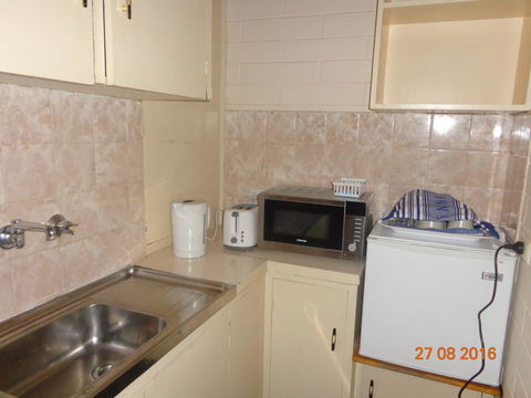 Adelaide Backpackers And Travellers Inn - Flights 26