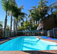 Cattlemans Country Motor Inn  Serviced Apartments - Flights