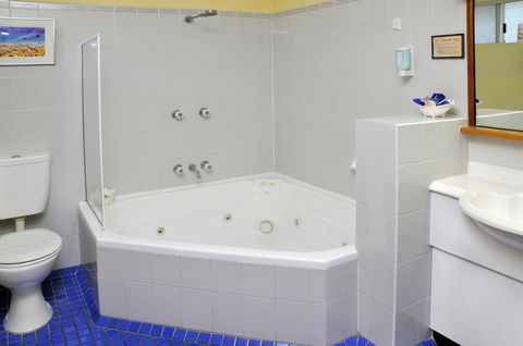 Aston Motel Yamba - Flights 8
