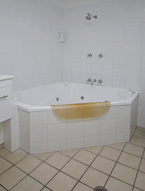 Aston Motel Yamba - Flights 30