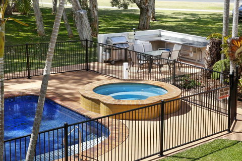Aston Motel Yamba - Flights 14