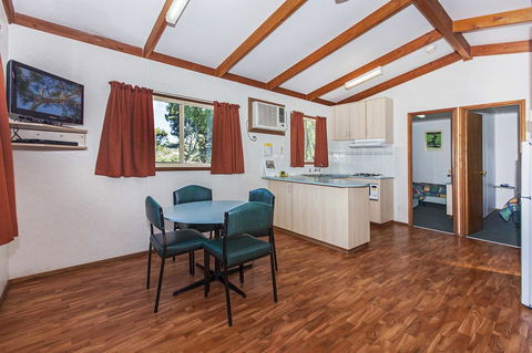 Echo Holiday Parks - Naracoorte - Flights 13