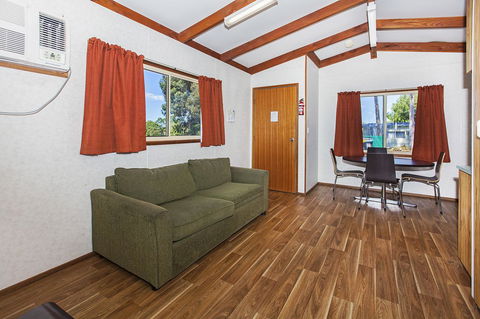 Echo Holiday Parks - Naracoorte - Flights 38