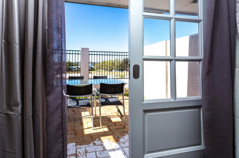 Country Comfort Amity Motel - Flights 42