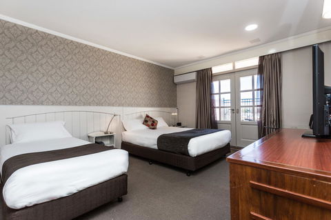 Country Comfort Amity Motel - Flights 38
