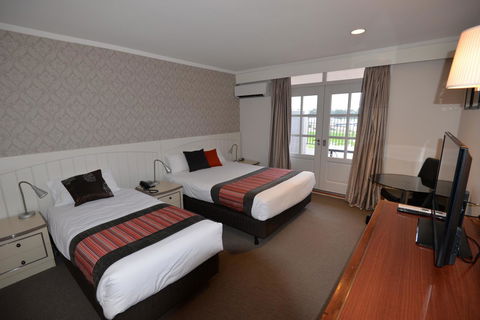 Country Comfort Amity Motel - Flights 15