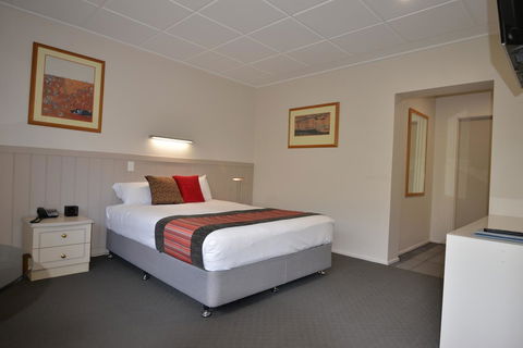 Country Comfort Amity Motel - Flights 19