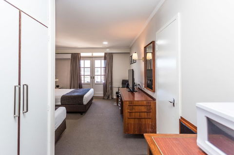 Country Comfort Amity Motel - Flights 31