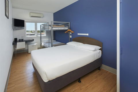 Ibis Budget Perth Airport - Flights 7