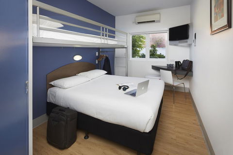 Ibis Budget Perth Airport - Flights 19