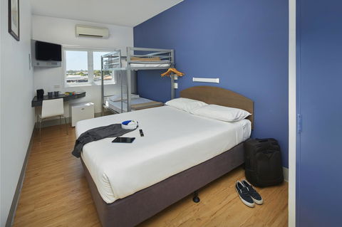 Ibis Budget Perth Airport - Flights 20
