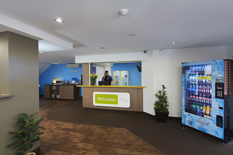 Ibis Budget Perth Airport - Flights 18