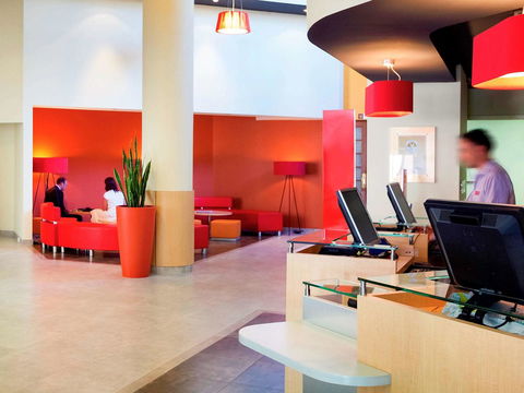 Ibis Perth - Flights 42