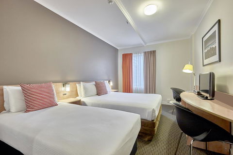 Ibis Perth - Flights 7