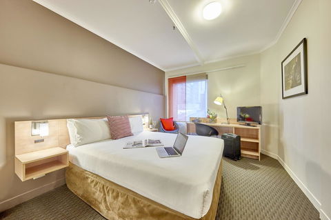 Ibis Perth - Flights 13