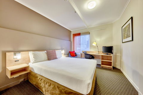 Ibis Perth - Flights 15