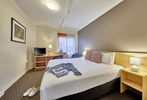 Ibis Perth - Flights 12