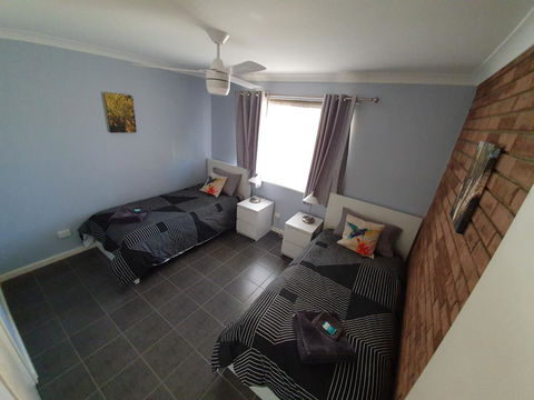 Ocean Beach Chalet 18 - Flights 8