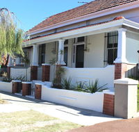 Captain's Heritage Cottage - Flights