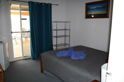 The Heights Bed & Breakfast - Flights 10