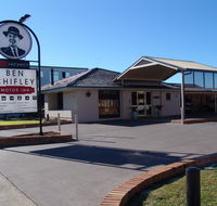 Ben Chifley Motor Inn - Flights