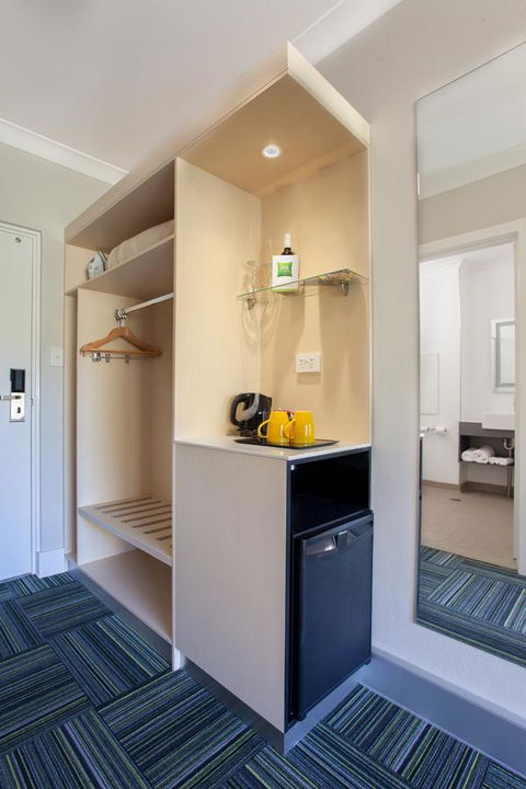Ibis Styles Tamworth - Flights 19