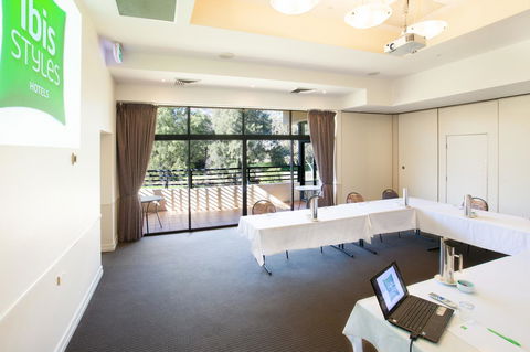 Ibis Styles Tamworth - Flights 14
