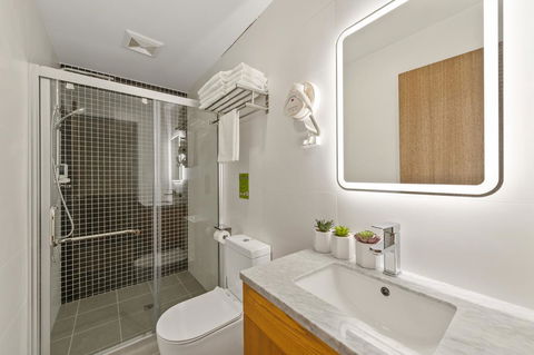 YEHS Hotel Sydney QVB - Flights 41