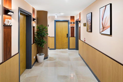 YEHS Hotel Sydney QVB - Flights 42
