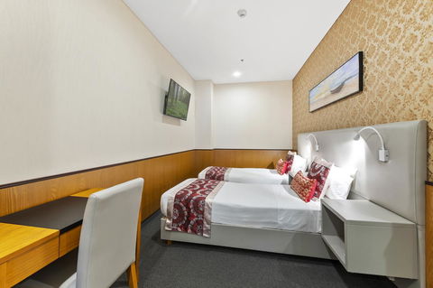 YEHS Hotel Sydney QVB - Flights 18