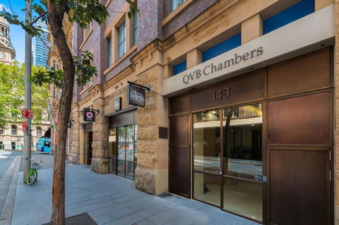 YEHS Hotel Sydney QVB - Flights 30