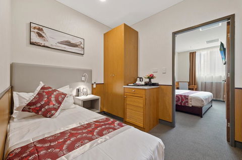 YEHS Hotel Sydney QVB - Flights 39