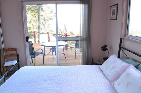 Bundle Hill Cottages - Flights 25