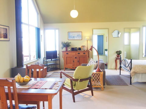 Bundle Hill Cottages - Flights 21