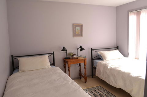 Bundle Hill Cottages - Flights 33
