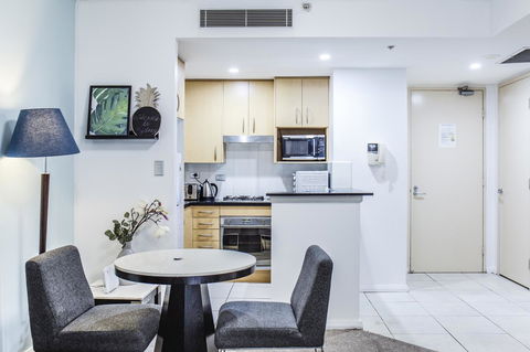 DD Apartments Chinatown - Flights 4